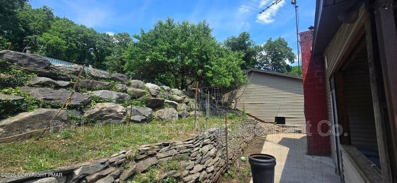 East Stroudsburg House: 135 Little Creek Lane