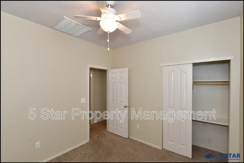 El Paso House: 4913 Adrian Campos St !!