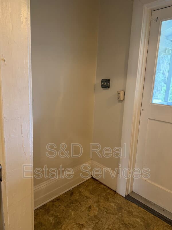 Bartow House: 340 W Stanley St