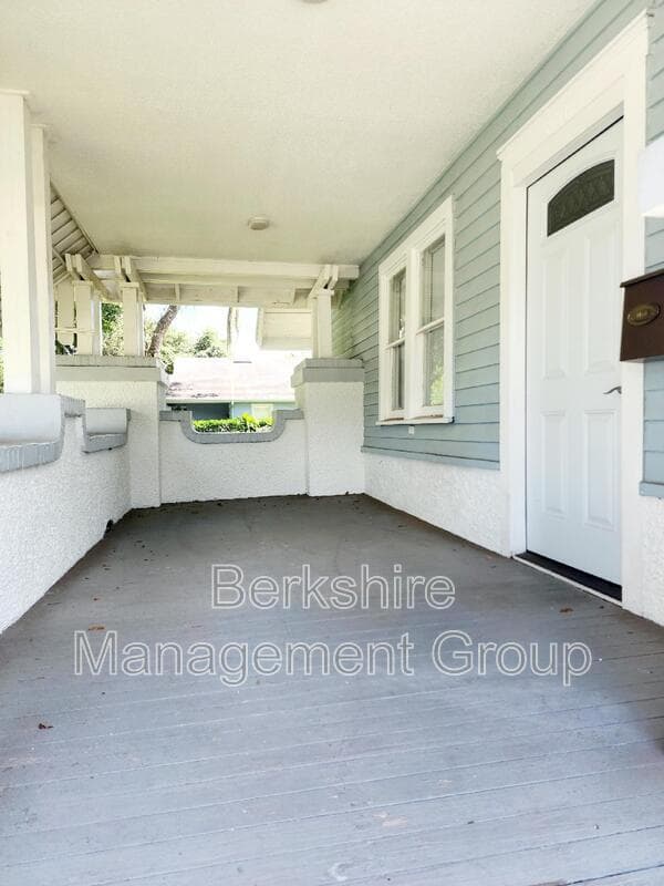 Lakeland House: 826 S New York Ave