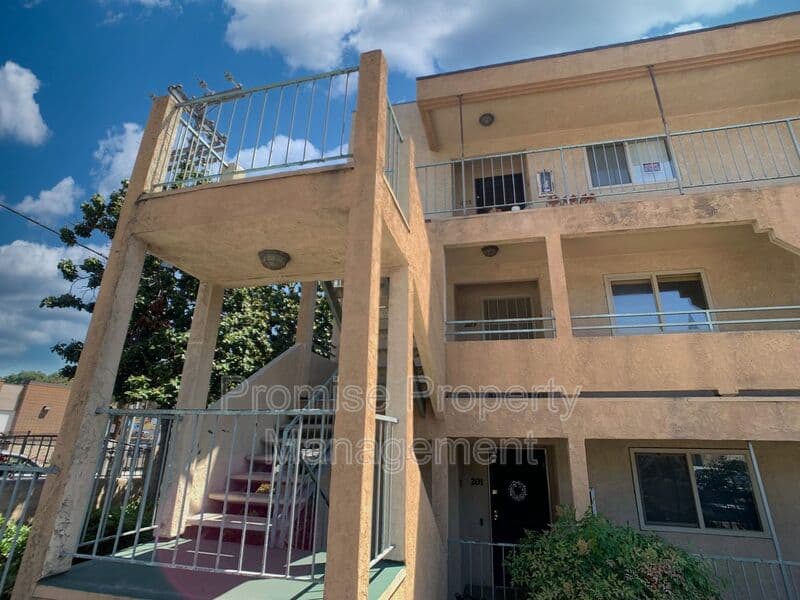 San Deigo Condo: 540 65th St