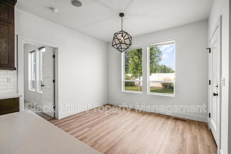 Kuna House: 2167 N Klemmer Ave