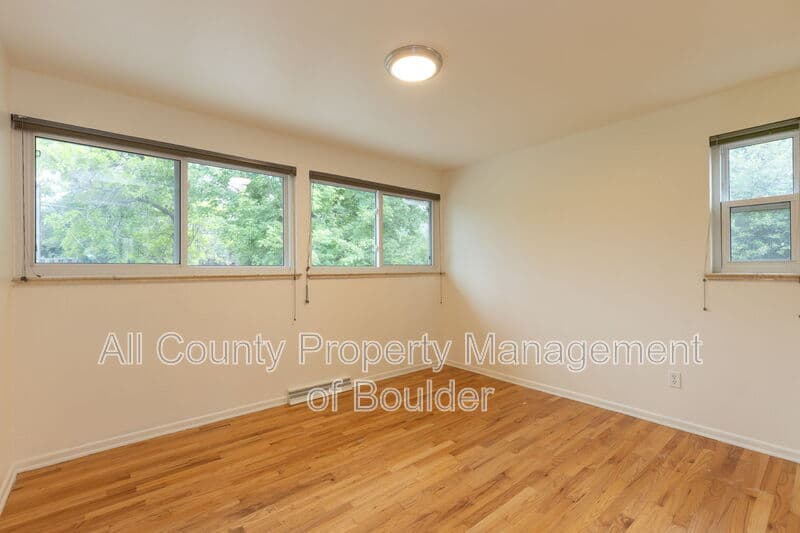Boulder House: 4690 Sioux Dr