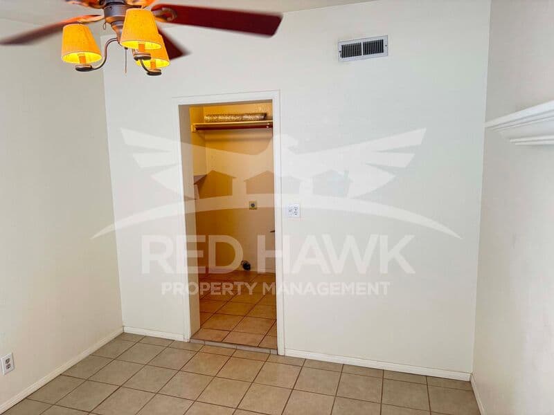 Tempe House: 25 W La Vieve Ln