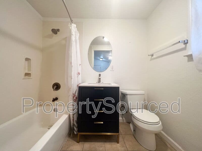Manteca House: 415 Sutter St