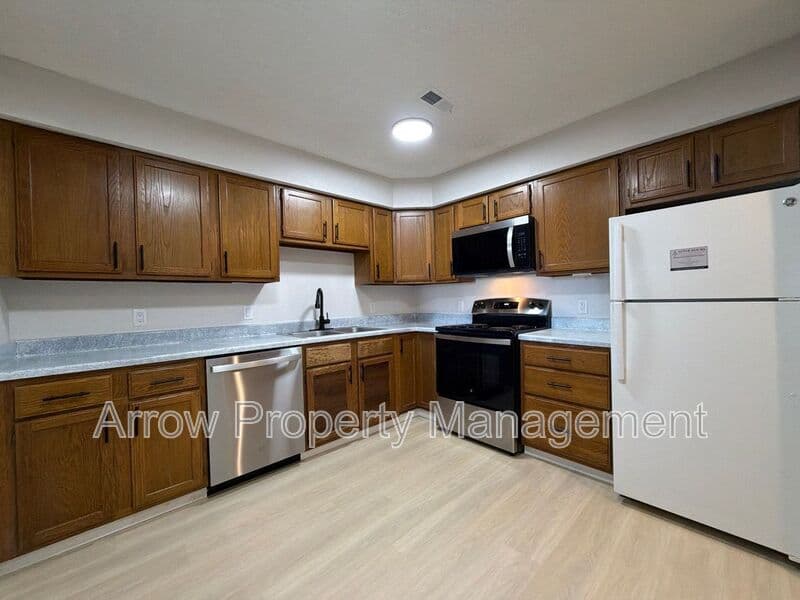 Lincoln Condo: 515 West Saunders Avenue