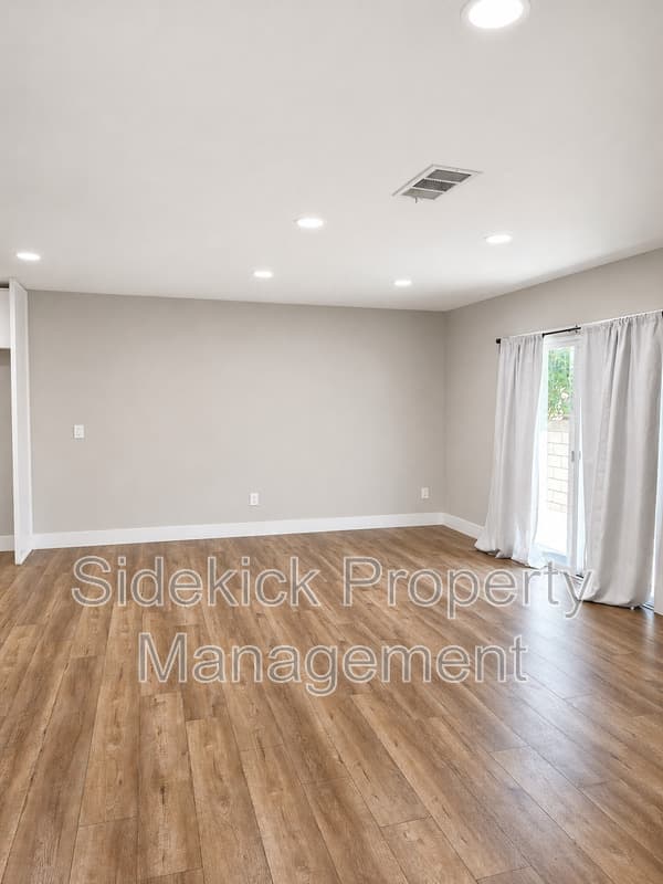 Whittier House: 11443 Dicky St