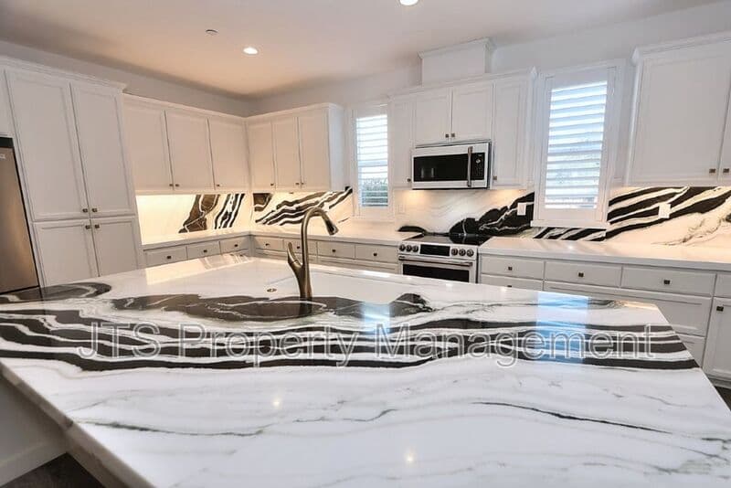 Fair Oaks House: 4988 Amina Fair Way