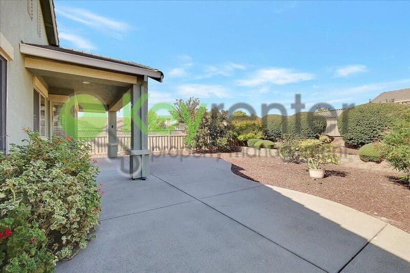 Lincoln House: 2532 Woodacre Lane