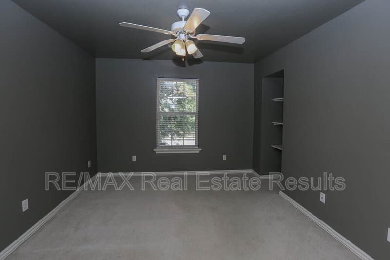 Rogers House: 5300 S 44th Pl
