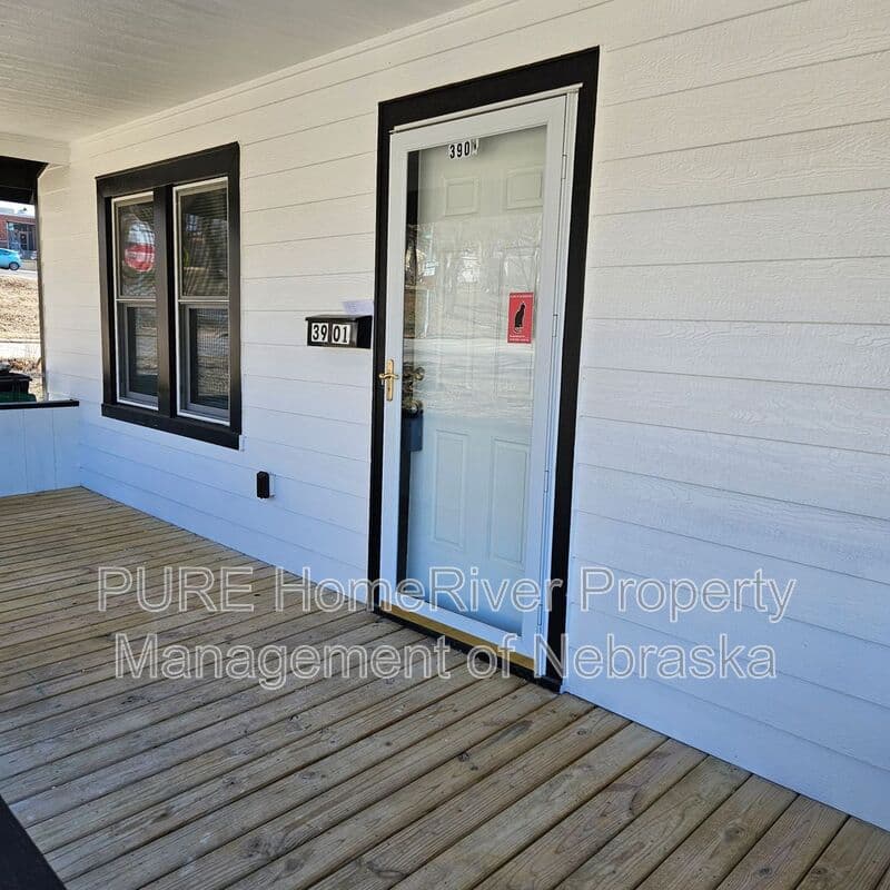 Omaha House: 3901 Curtis Ave