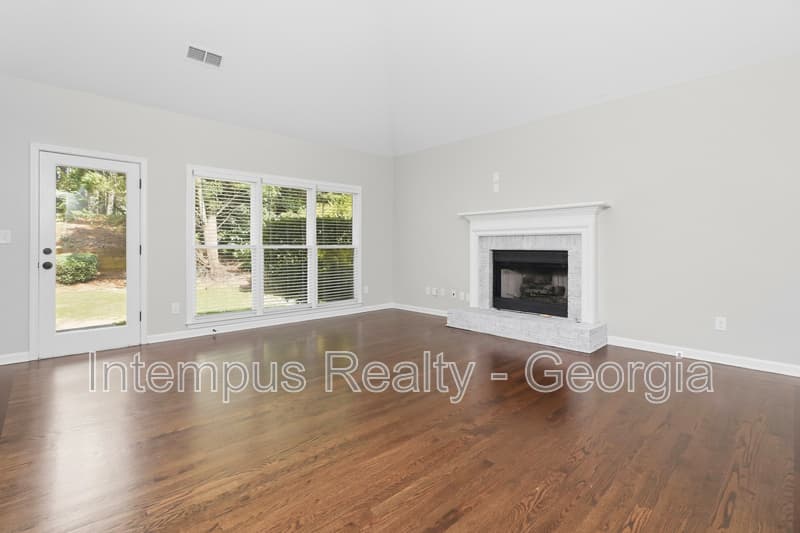 Woodstock House: 4241 Moccasin Trl