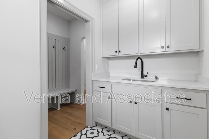 Centerton House: 1071 Whistler St