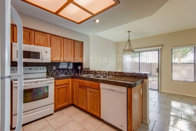 Avondale House: 1710 N 105th Dr
