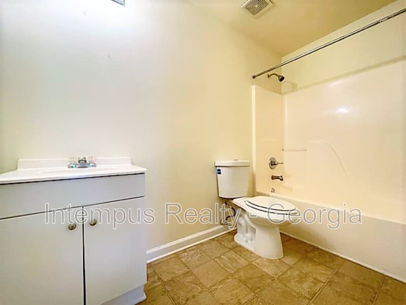 Snellville House: 4389 Persian Ct