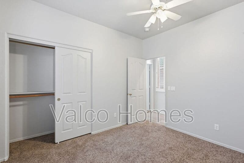 Gilbert House: 526 E Sheffield Ave