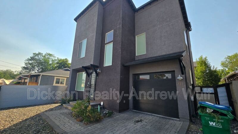 Reno House: 711 Roberts Street