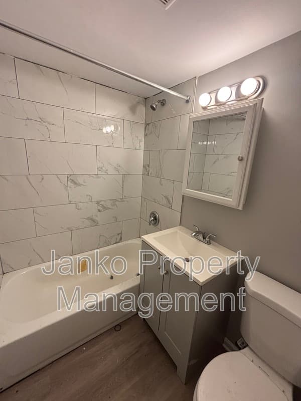 South Chicago Heights Condo: 3331 Commercial Ave