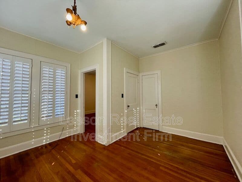 SHREVEPORT House: 458 Forest Ave.
