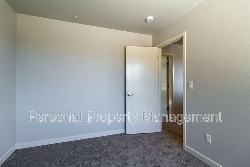 Washougal Townhome: 1815 N R Cir