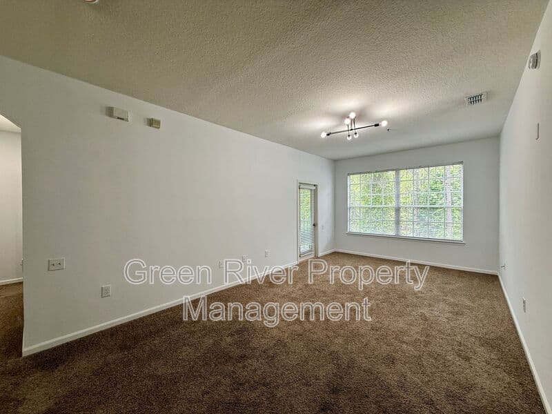 Jacksonville House: 10550 Baymeadows Road