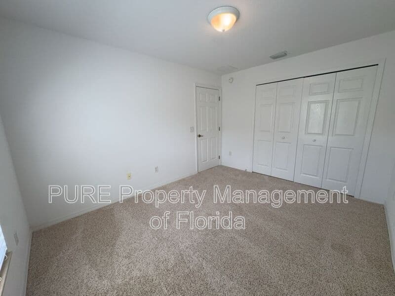 Ocala House: 15939 SW 14th Avenue Rd