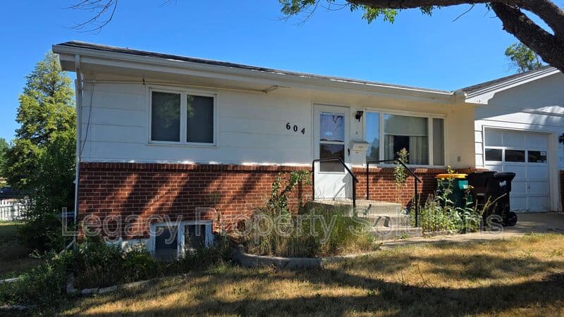 Bismarck House: 604 E Capitol Ave.