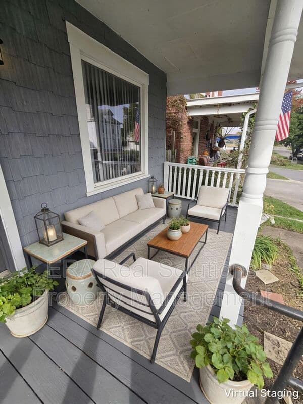 Columbus House: 49 S. Harris Avenue