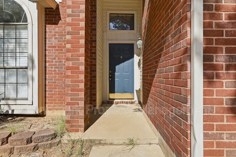 Cedar Hill House: 508 Sims Drive