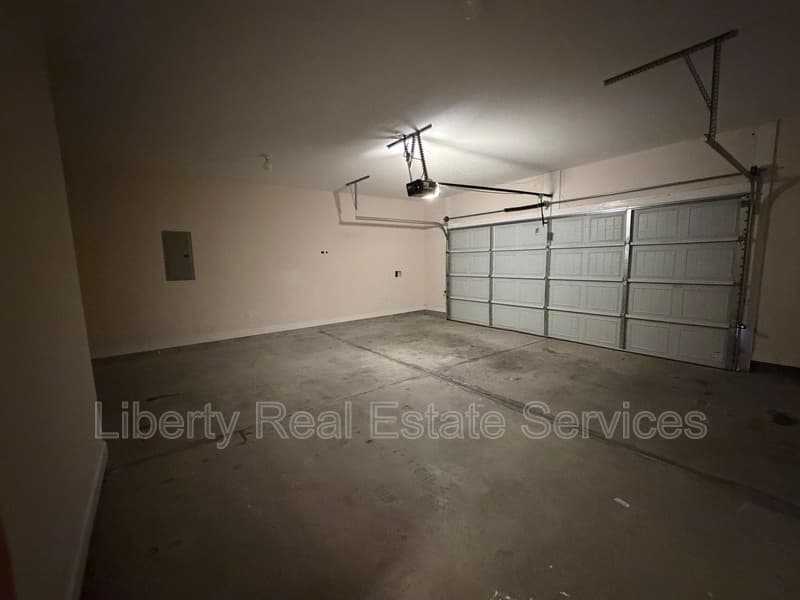 Hinesville House: 224 Whipple Ave