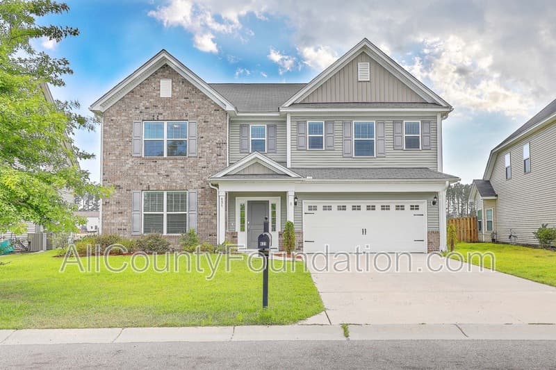 Summerville House: 431 Flat Rock Ln