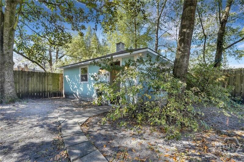Savannah House: 2337 Shirley Drive