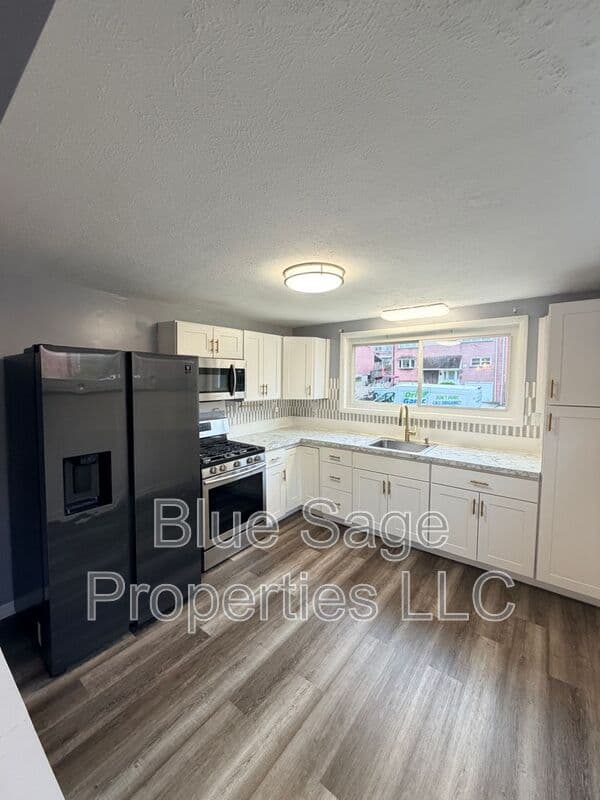Folcroft Townhome: 2118 Valleyview Dr