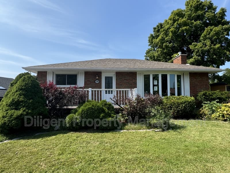 Peterborough House: 1209 Trentway Vista