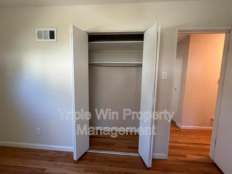 Saint Louis House: 10721 Corning Dr