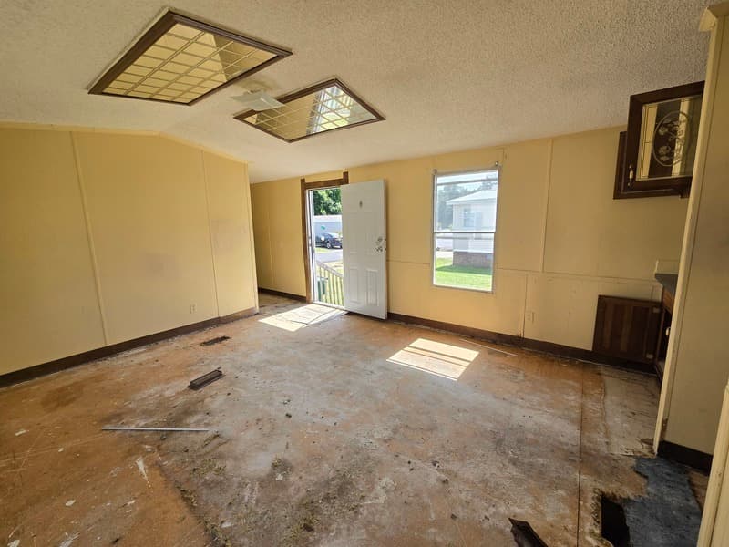 Fayetteville House: 2115 Cattail Cir
