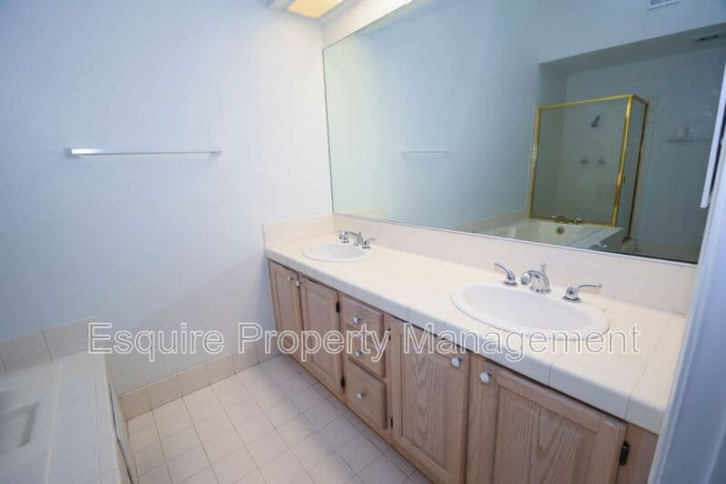 CAMARILLO House: 804 CALLE LOS GATOS