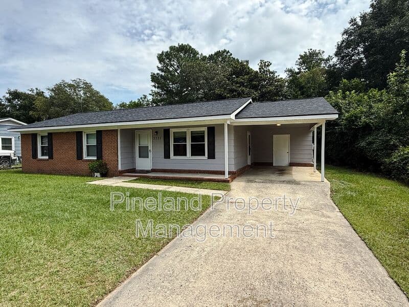 Fayetteville House: 2233 Delta Dr