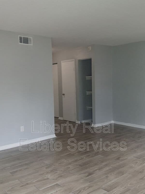 Hinesville House: 910 Berkshire Ter