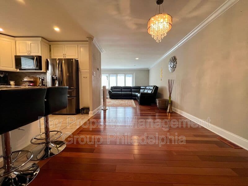 Philadelphia House: 2988 Welsh Rd