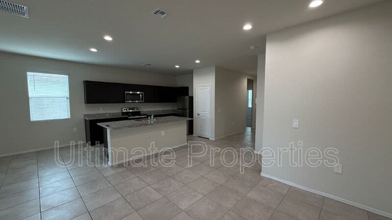 Surprise House: 18566 W Hackamore Dr
