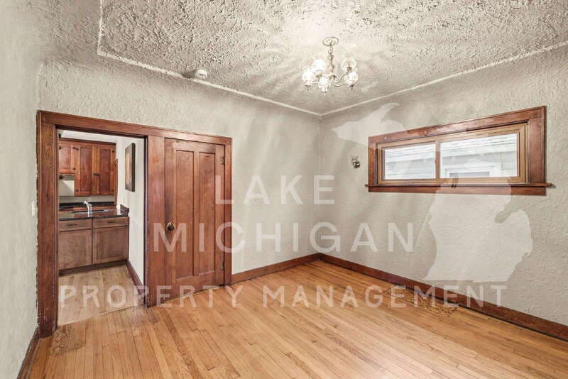 Grand Haven House: 212 N 3rd St