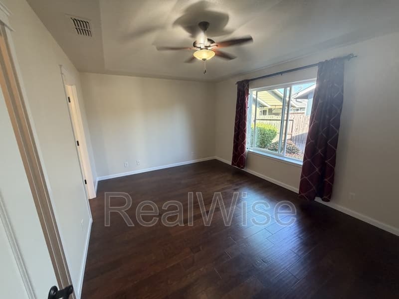 Grants Pass House: 1575 SW Yucca Dr