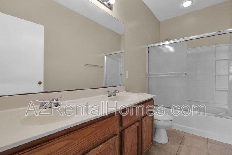 Laveen House: 6308 South 69th Glen