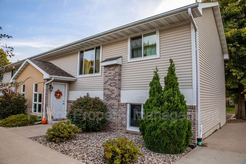 Mankato Condo: 1328 Warren St.