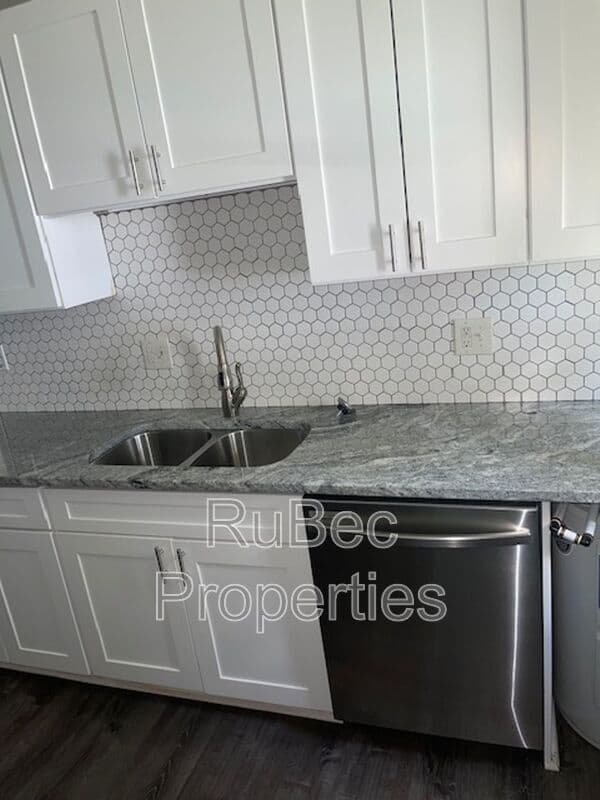 Charlotte Condo: 1025 Holland Ave
