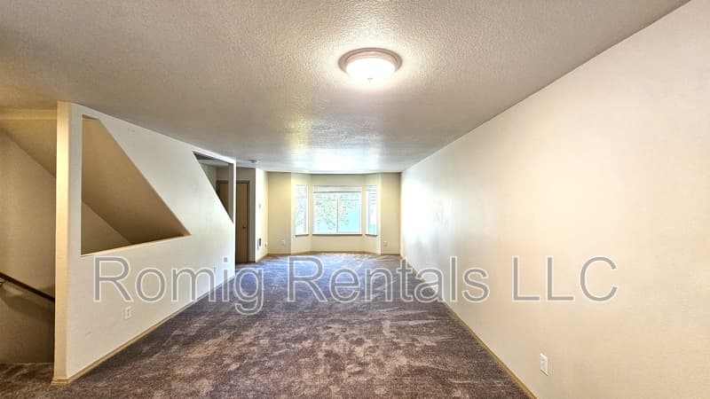 Vancouver House: 4484 Northeast Nicholson Loop