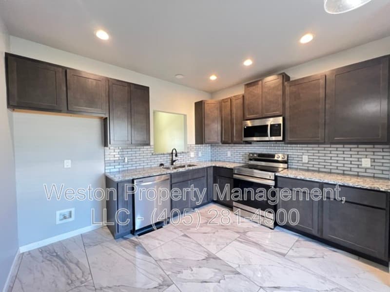 Spencer House: 8502 Northeast 34th Place