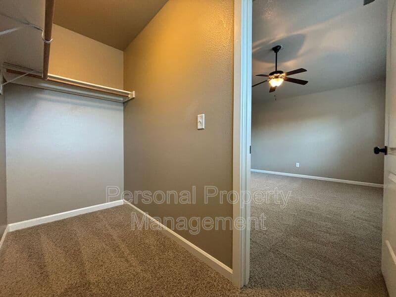 Vancouver House: 3303 NE 43rd Pl