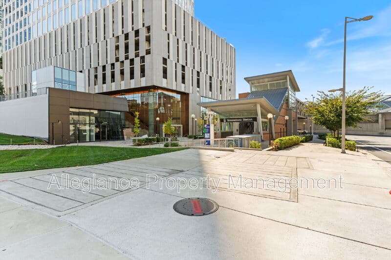 Mclean House: 1650 Silver Hill Dr